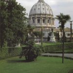 La Cupola di San Pietro dai Giardini Vaticani